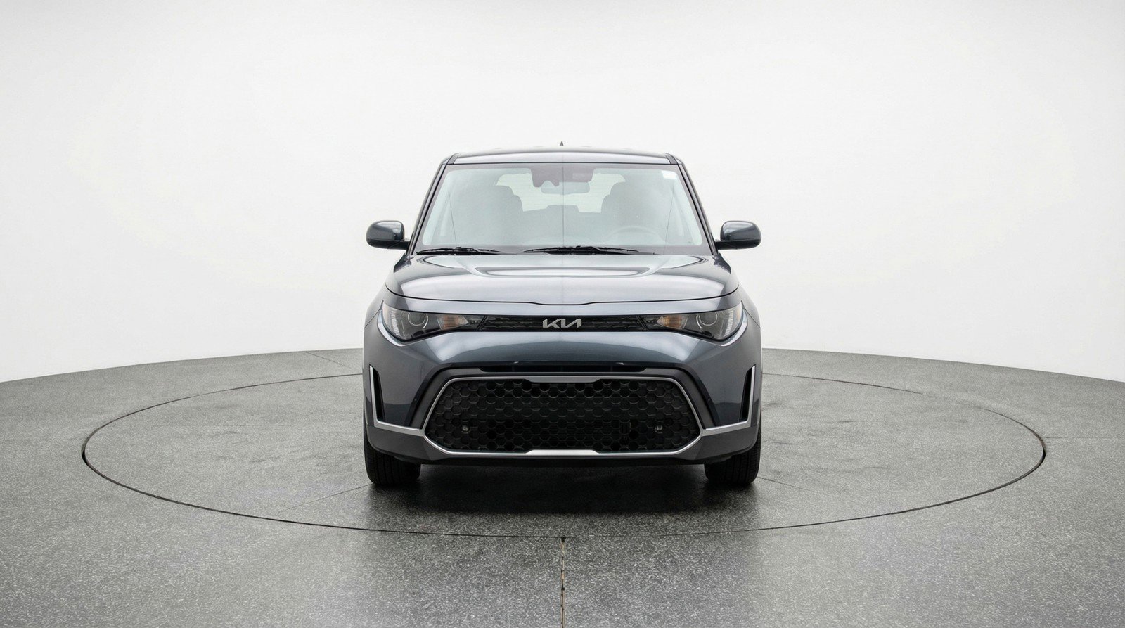Used 2025 Kia Soul LX w/ LX Technology Package FWD image 2