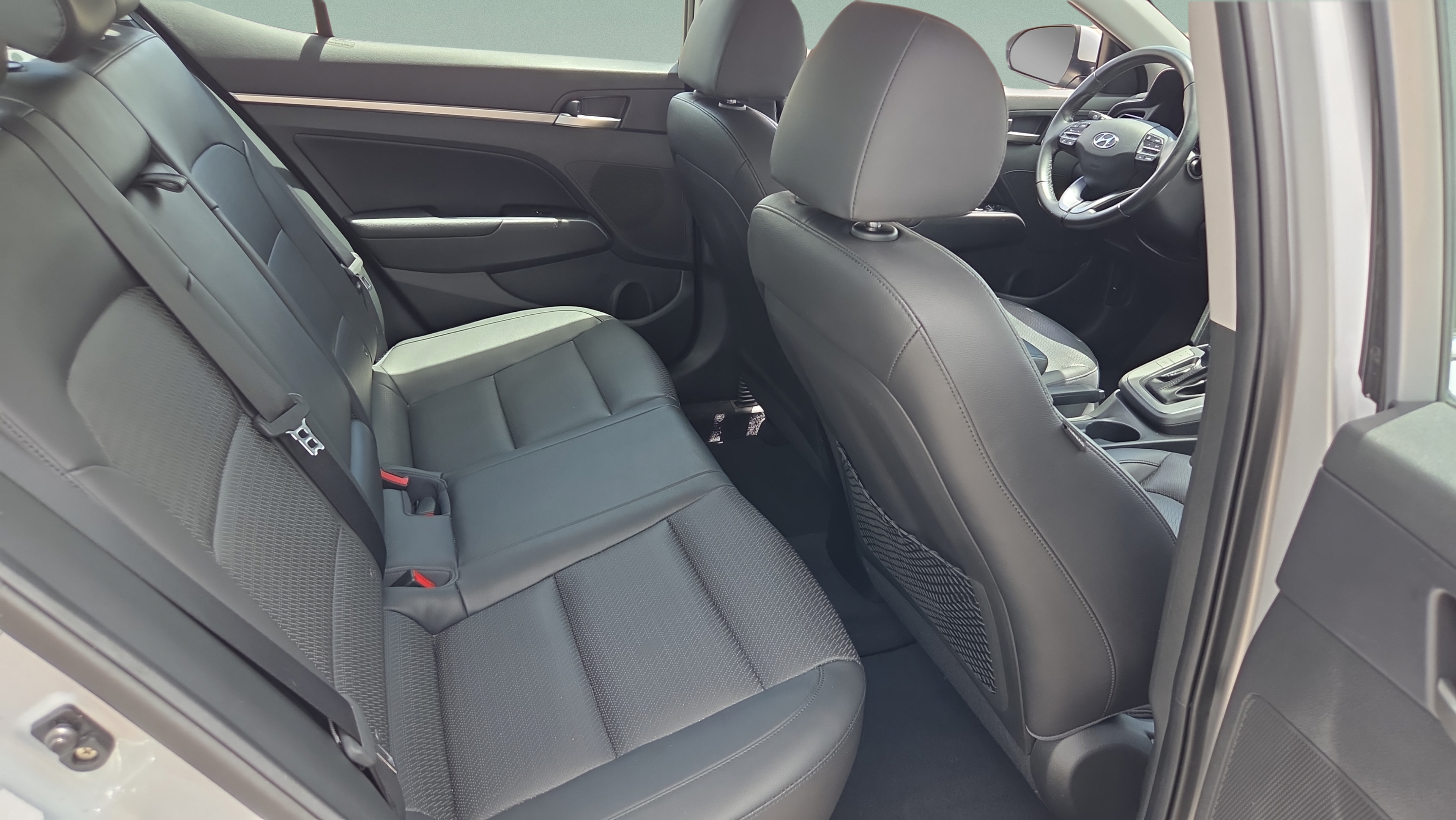 Used 2020 Hyundai Elantra Limited w/ Cargo Package (C1) FWD image 27