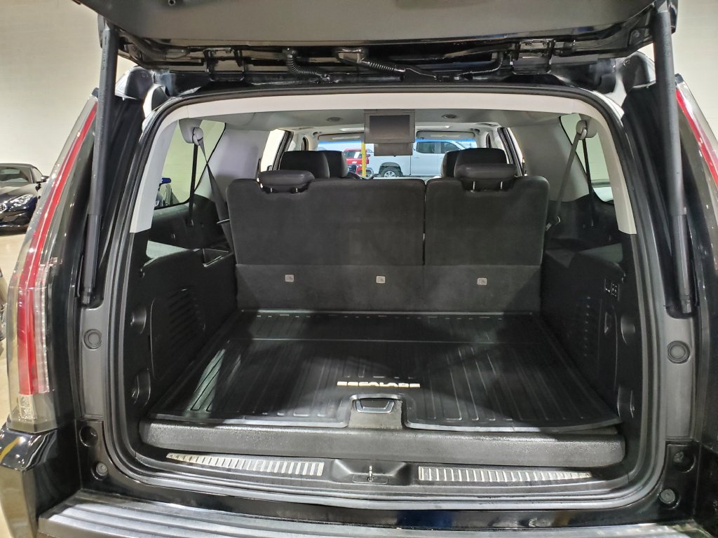 Used 2019 Cadillac Escalade ESV Luxury RWD image 44