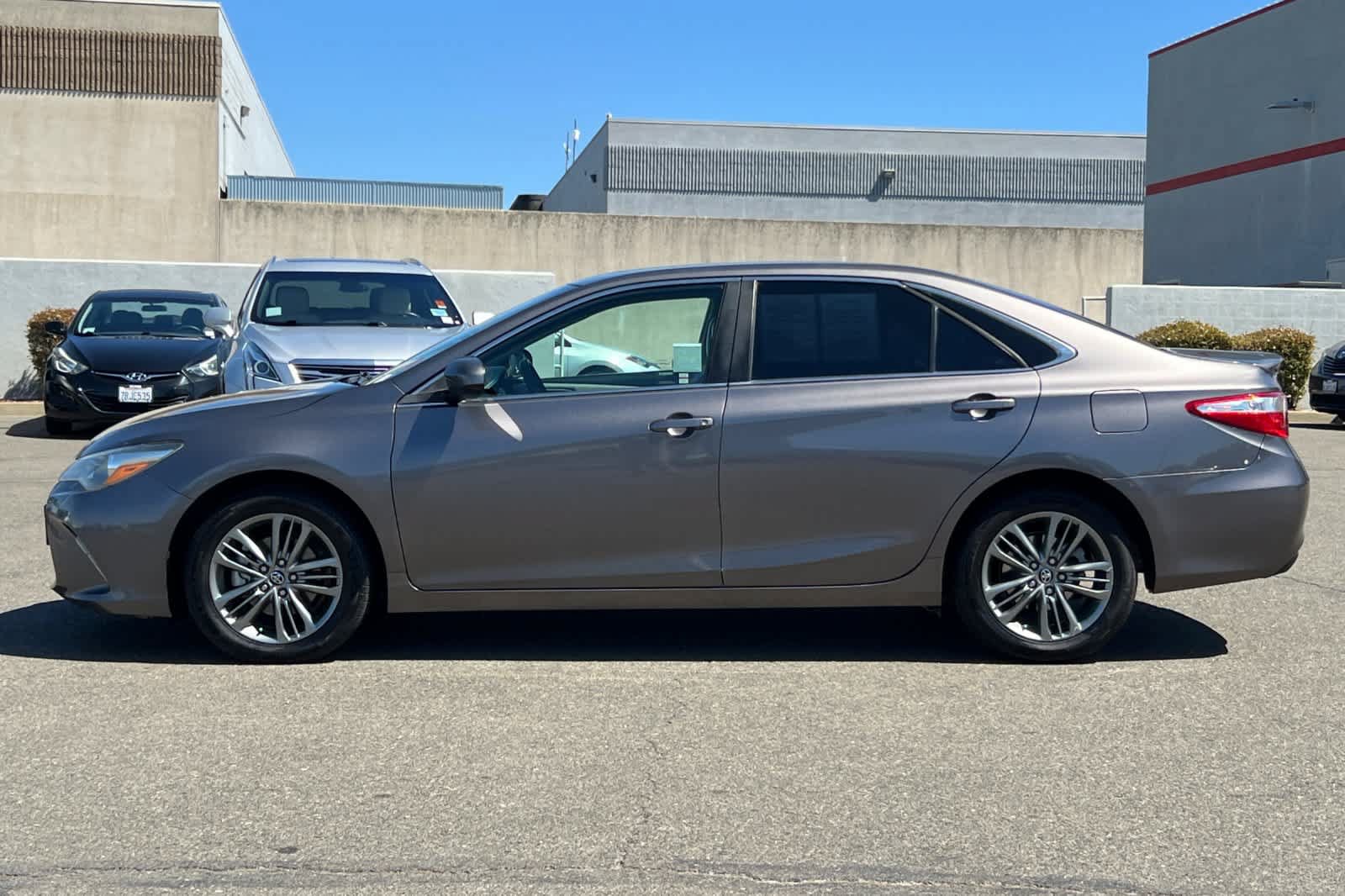 Used 2017 Toyota Camry SE FWD image 9