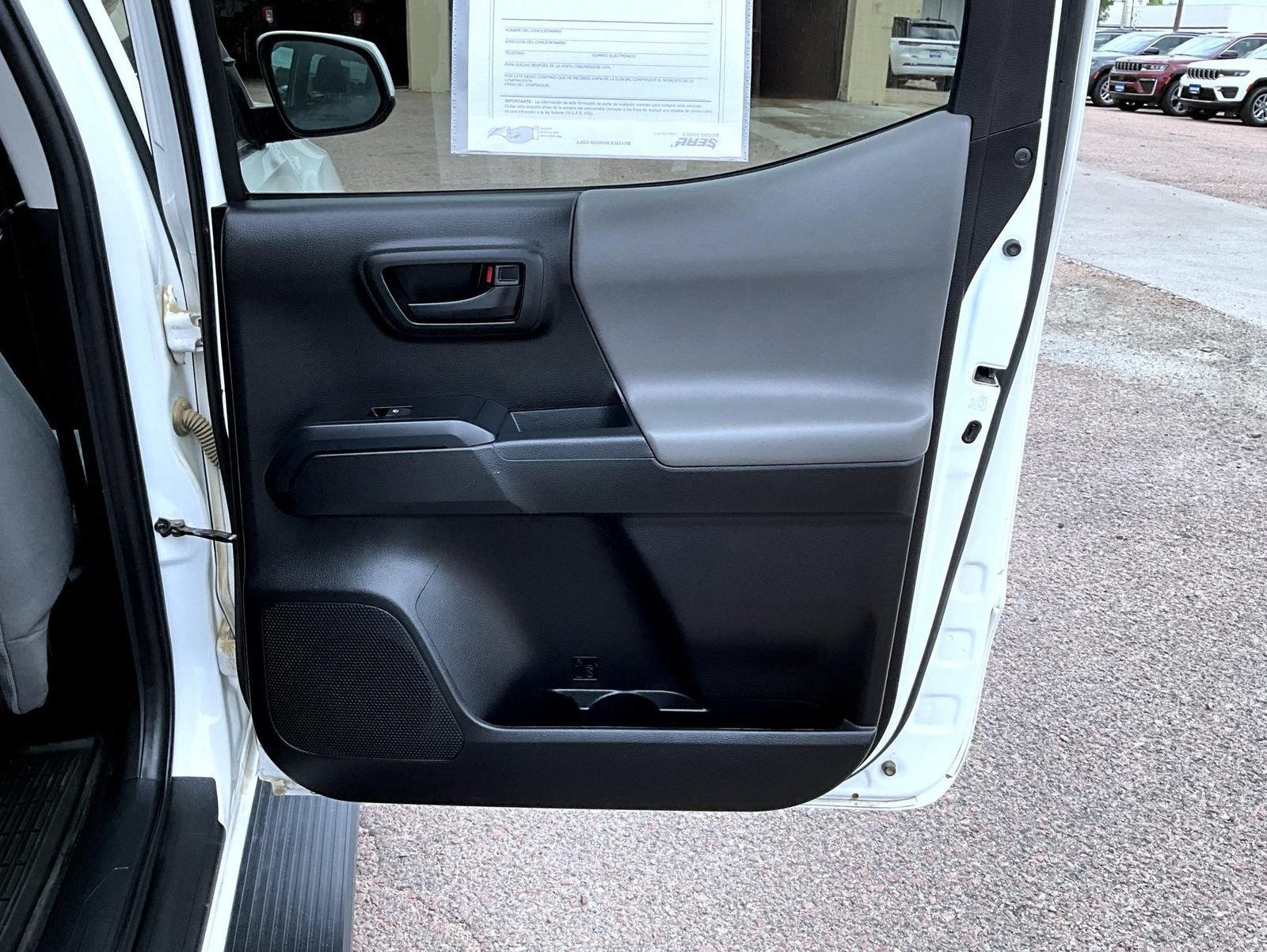 Used 2022 Toyota Tacoma SR AWD/4WD image 19