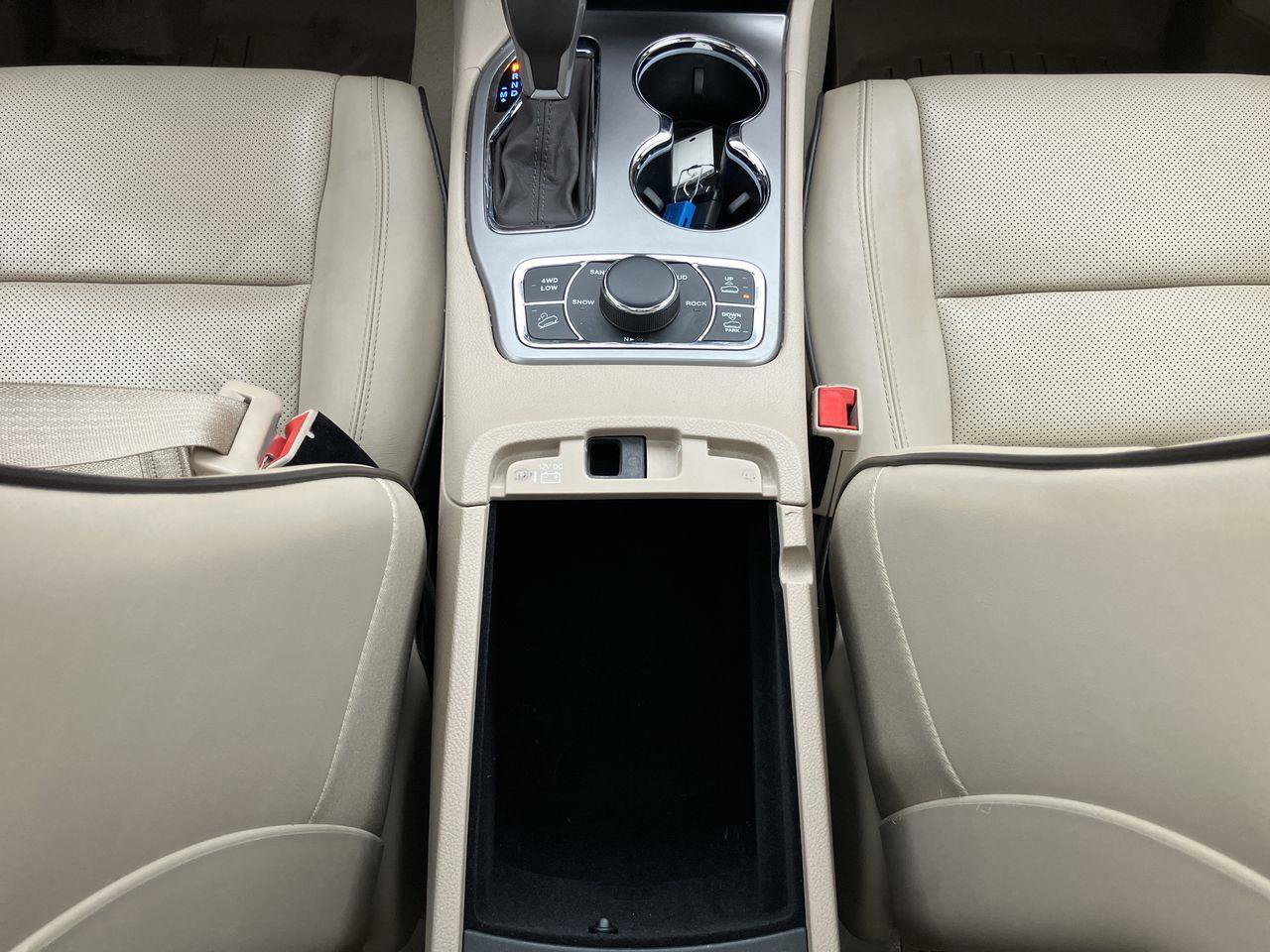 Used 2020 Jeep Grand Cherokee Overland AWD/4WD image 19