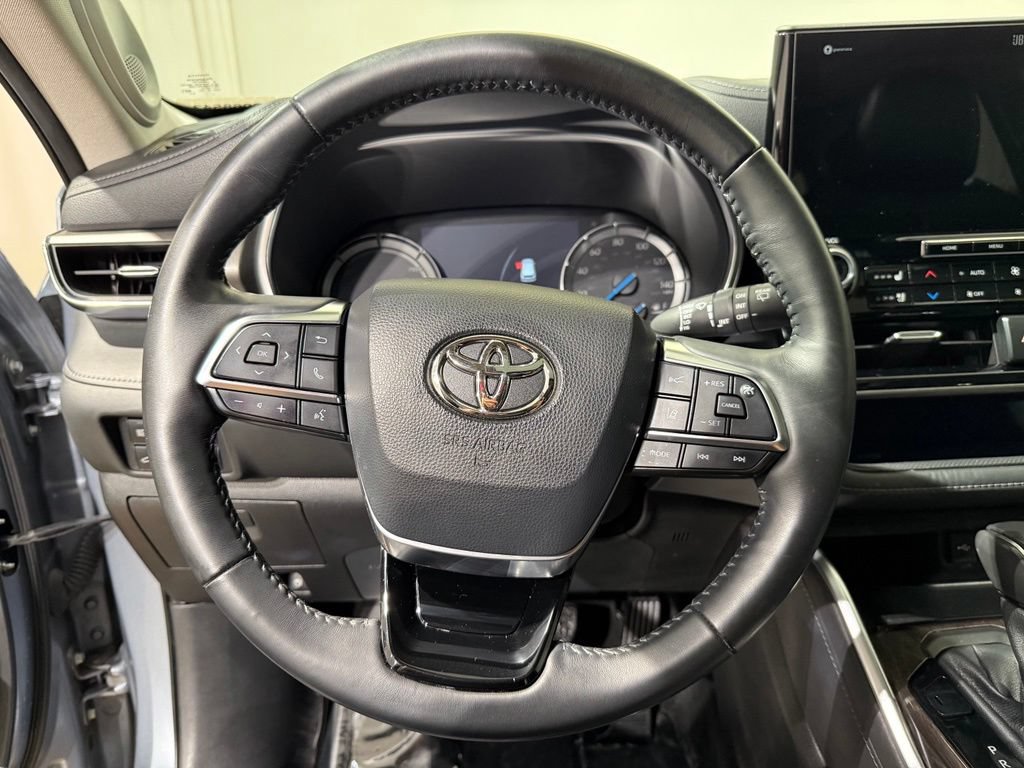 Certified 2021 Toyota Highlander Limited AWD/4WD image 25
