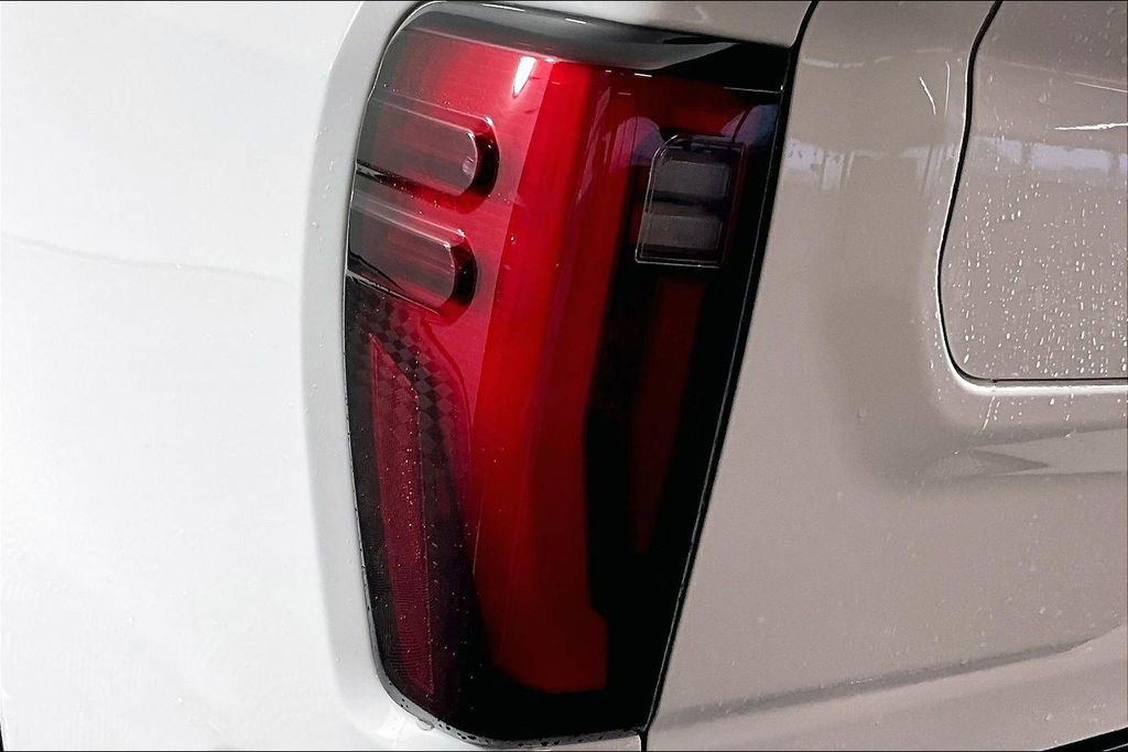 Used 2024 GMC Sierra 2500 SLT w/ SLT Premium Package image 24