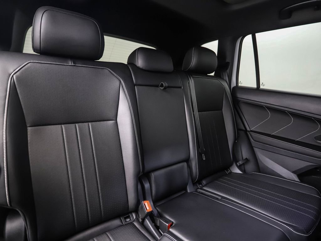Used 2024 Volkswagen Tiguan SE R-Line image 27