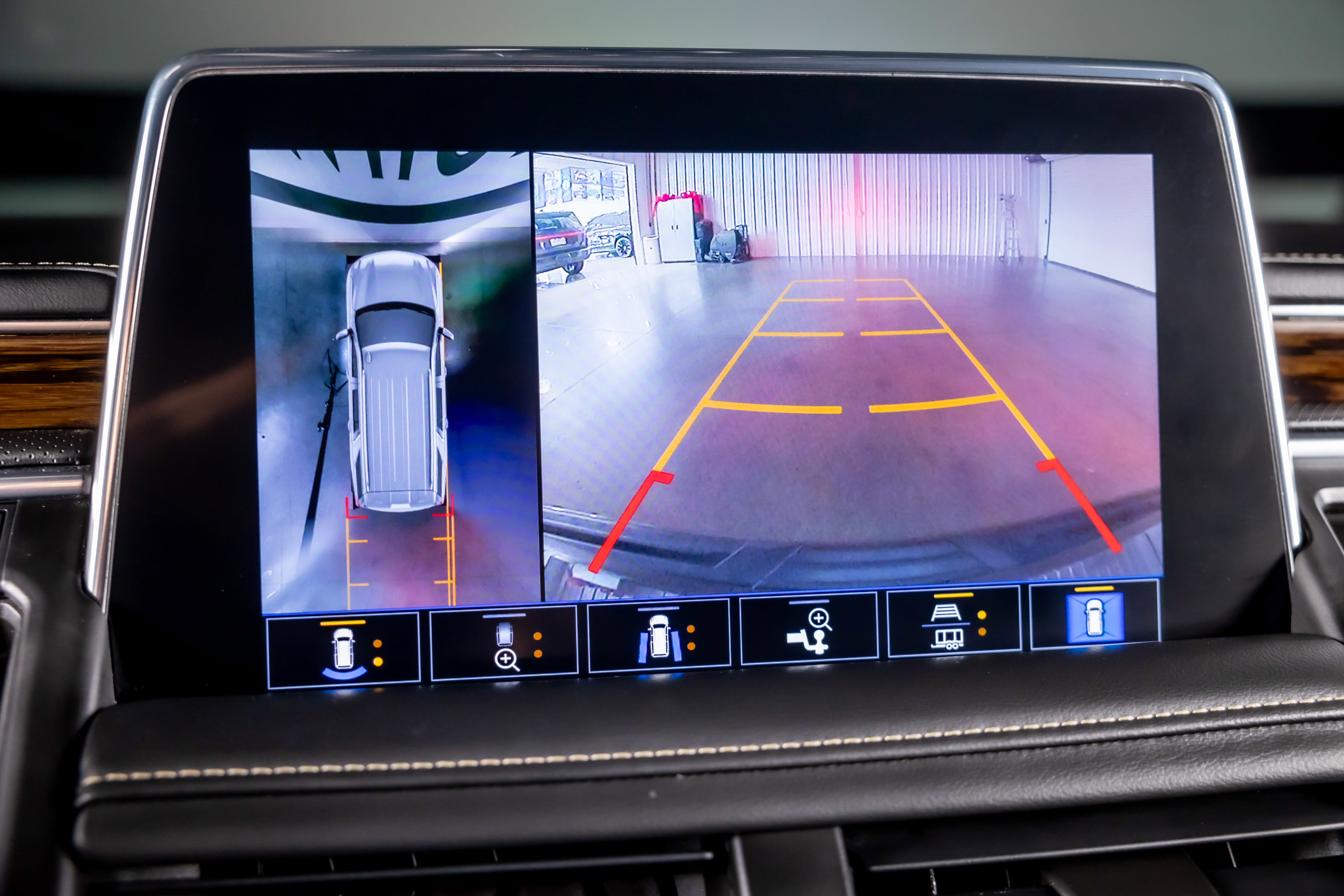 Used 2021 Chevrolet Tahoe Premier w/ Premium Package image 11