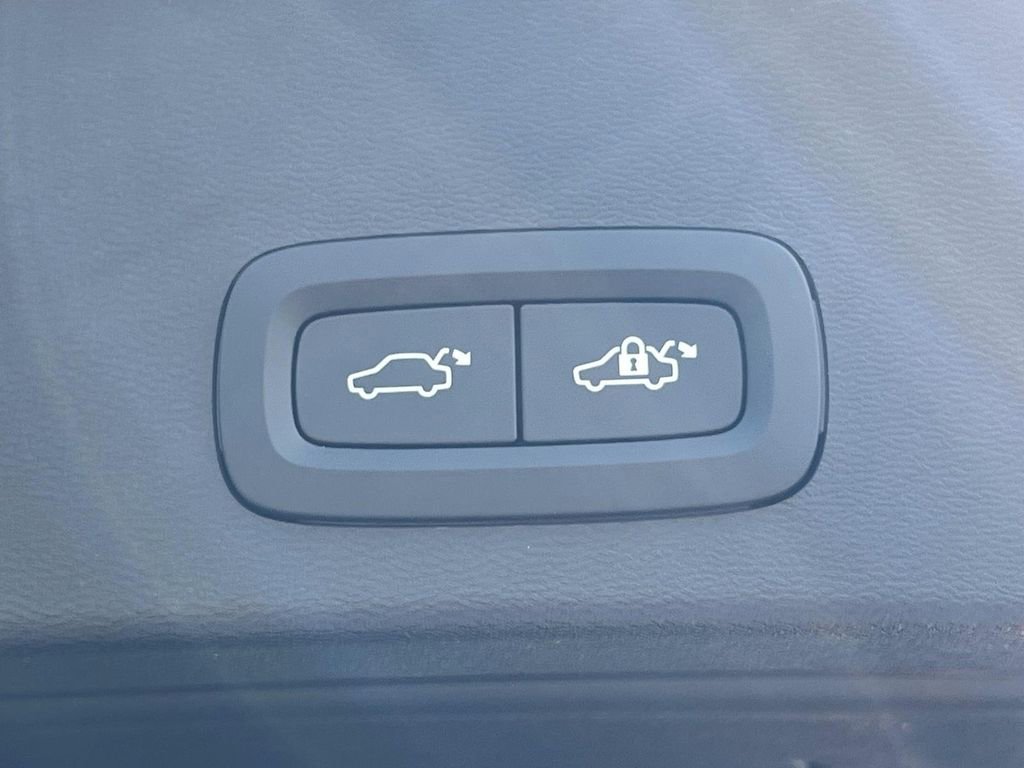 New 2026 Volvo XC40 B5 Plus w/ Protection Package Premier image 13