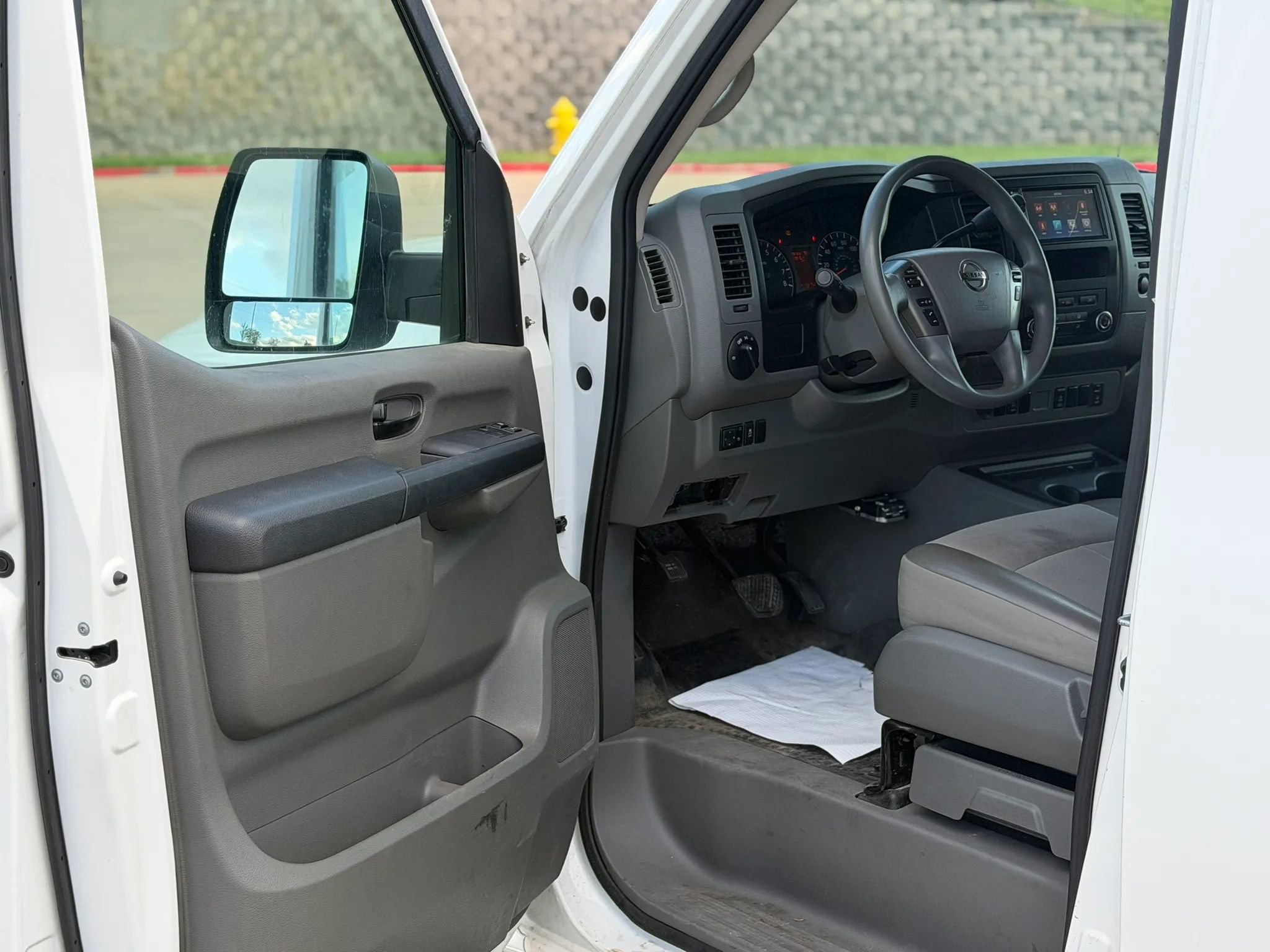 Used 2019 Nissan NV 2500 SV RWD image 12