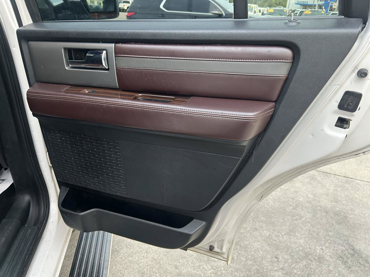 Used 2015 Ford Expedition Platinum AWD/4WD image 16