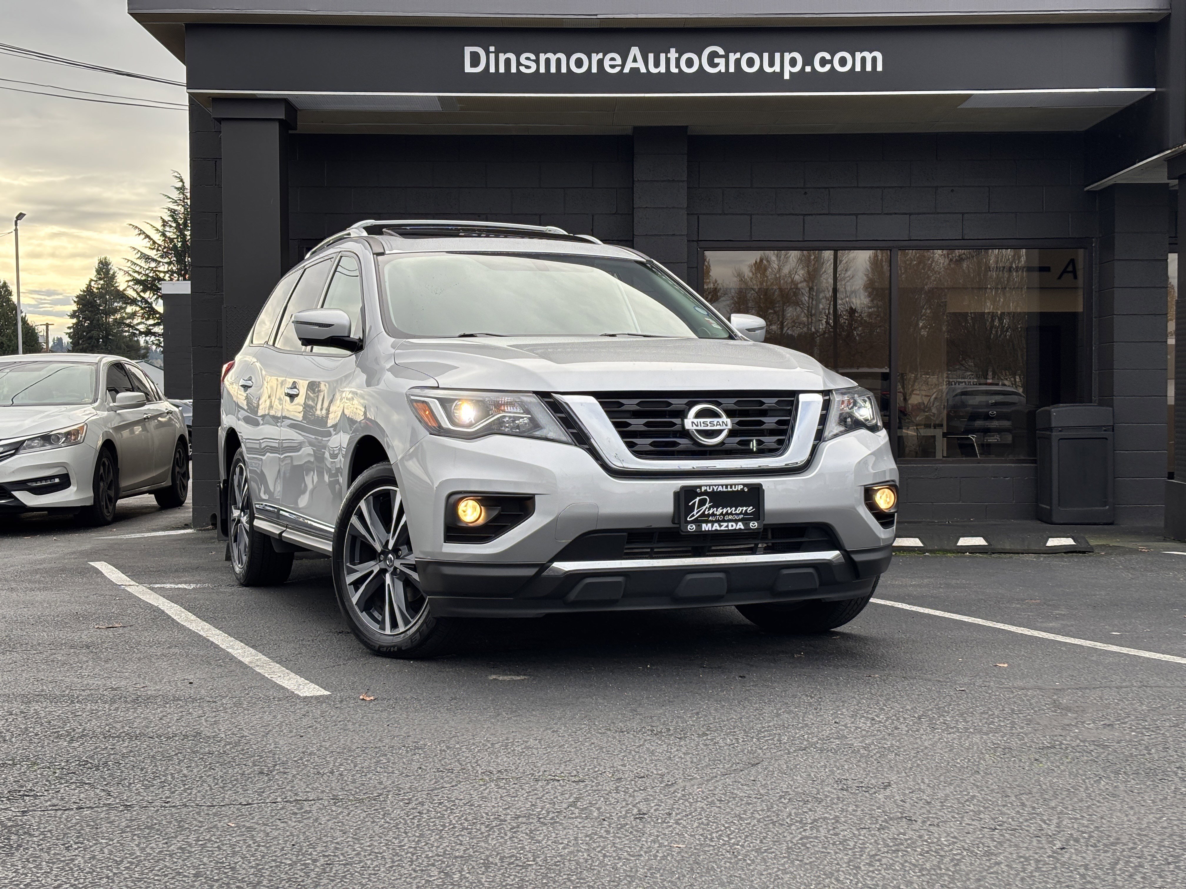 Used 2019 Nissan Pathfinder Platinum image 3