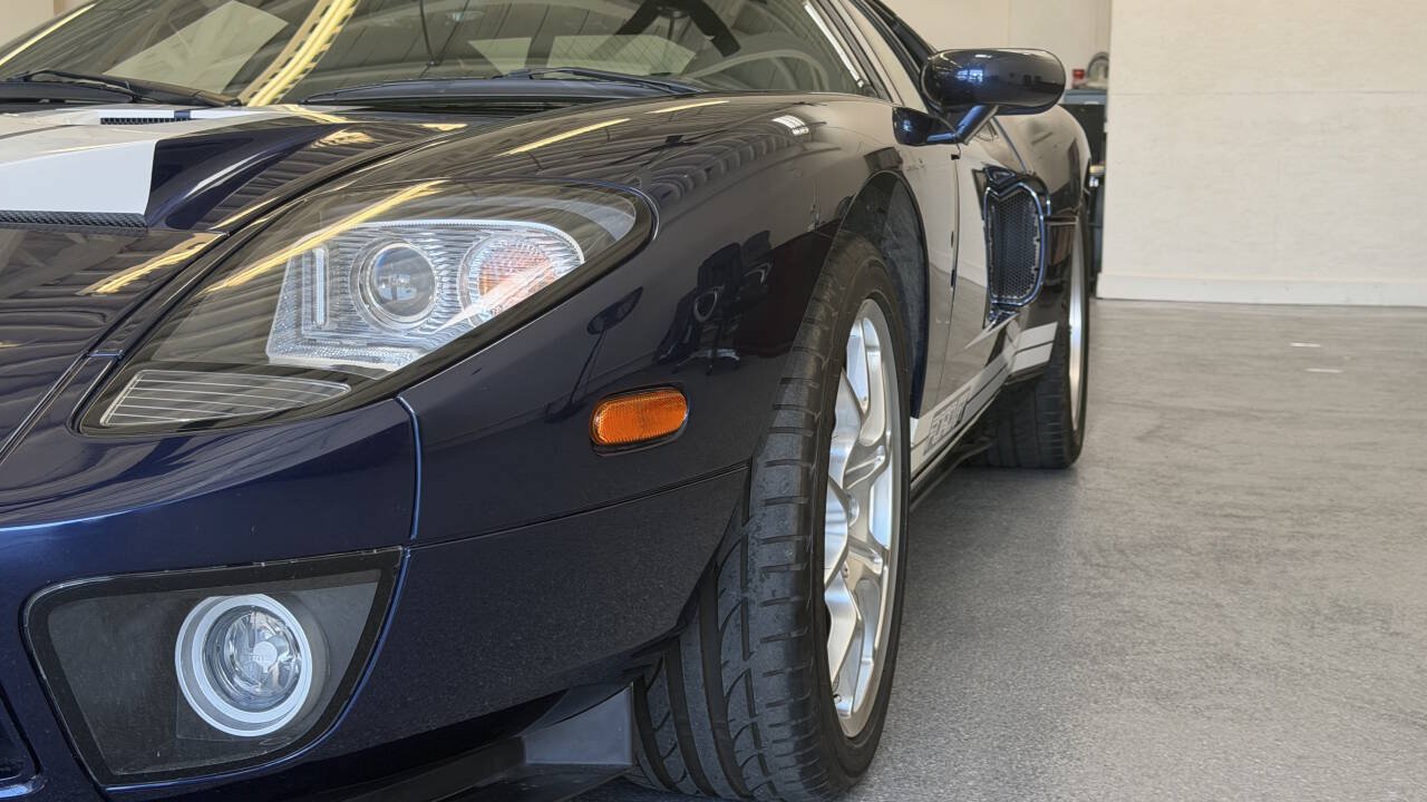Used 2006 Ford GT RWD image 24