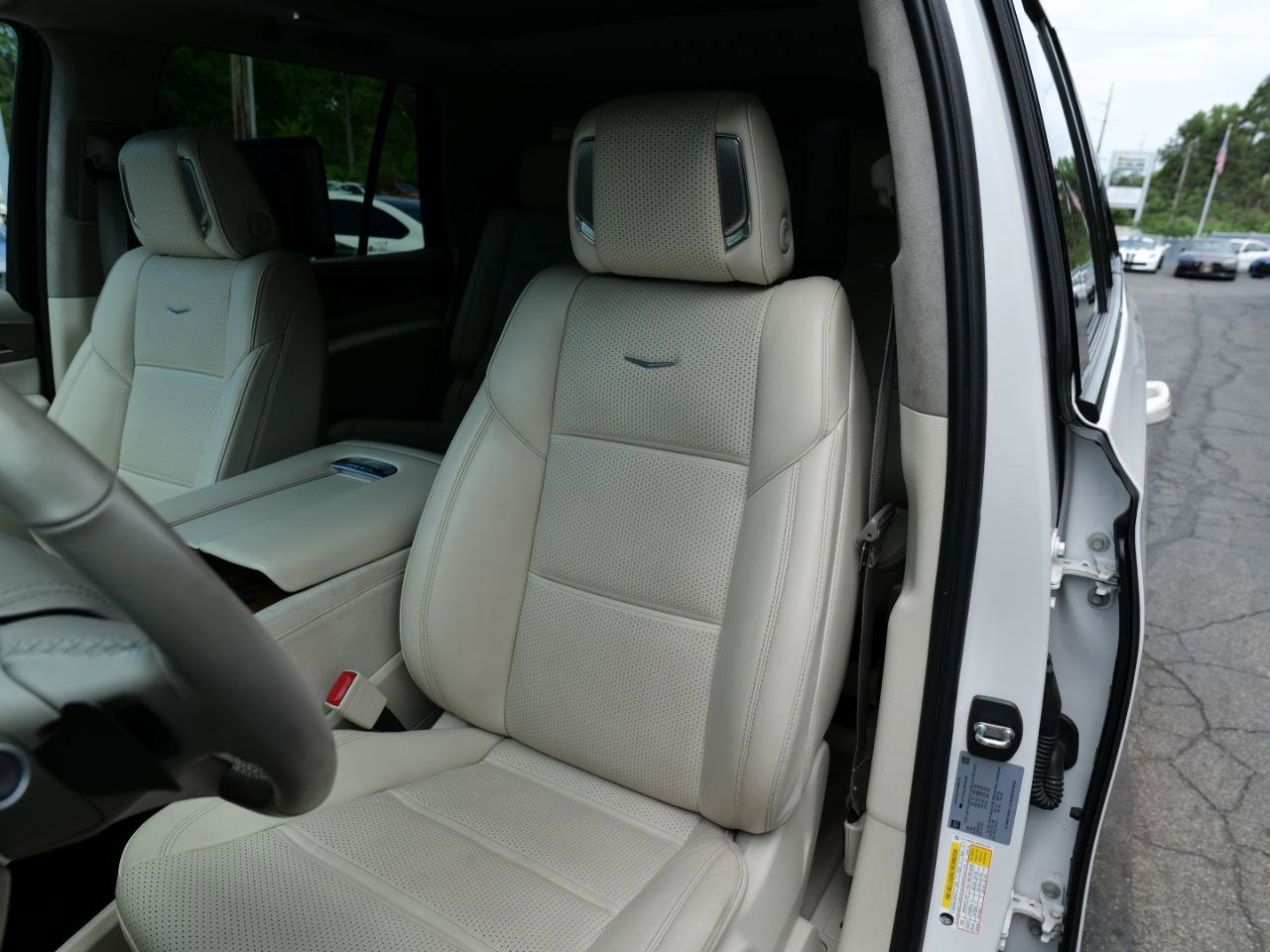 Used 2021 Cadillac Escalade Sport Platinum AWD/4WD image 17