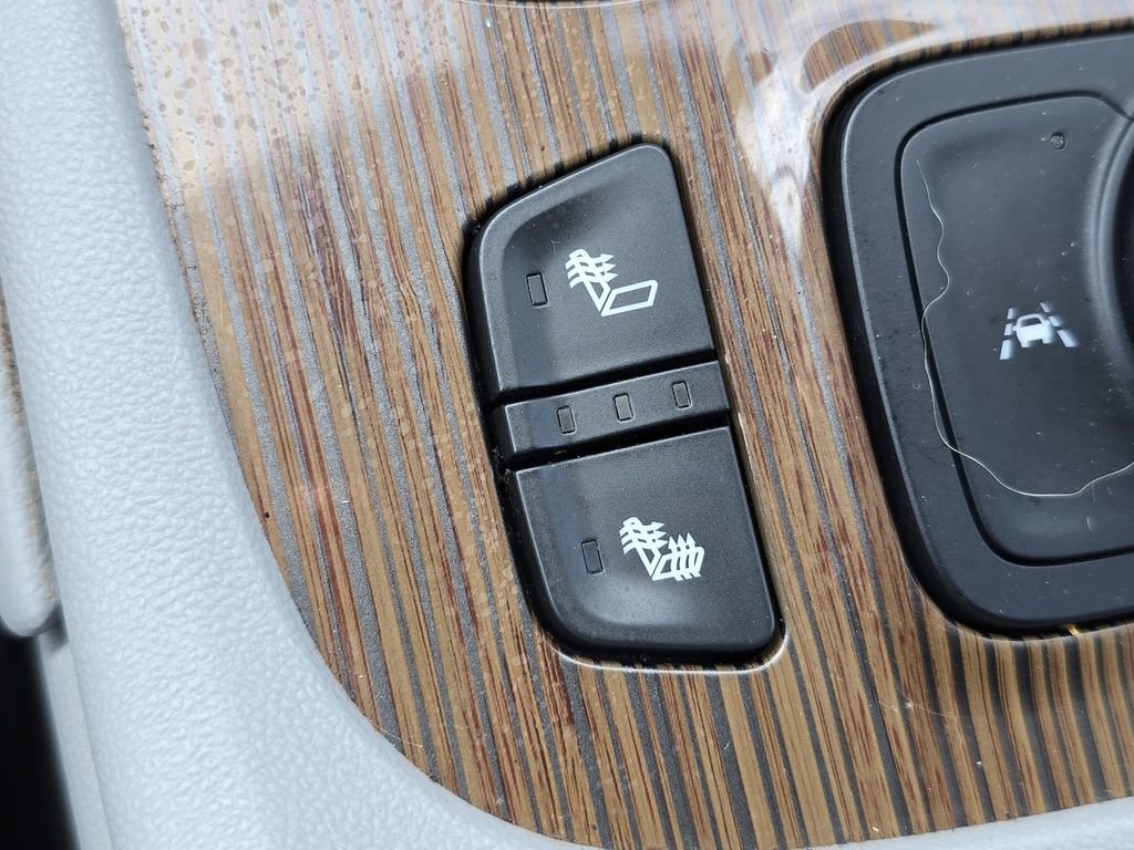 Used 2023 GMC Acadia SLE w/ Driver Convenience Package image 18