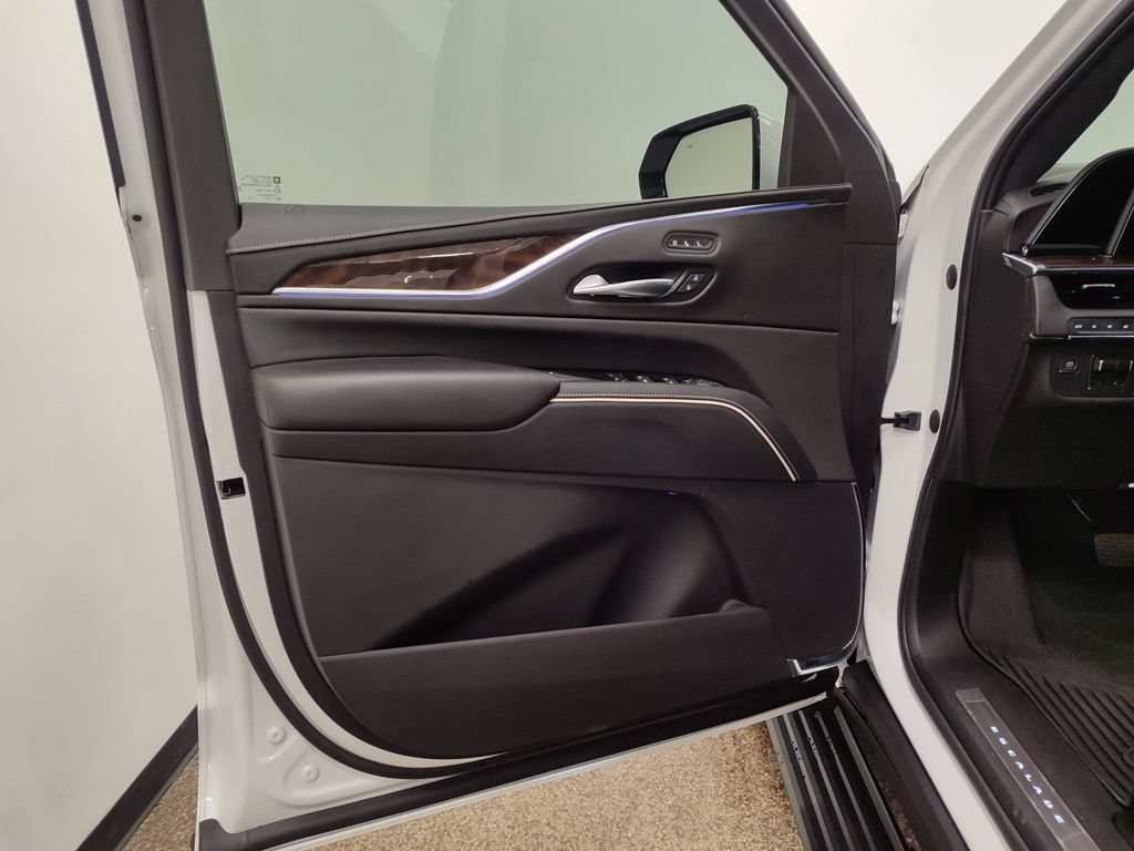 Used 2023 Cadillac Escalade Sport Platinum w/ LPO, ONYX Package AWD/4WD image 10