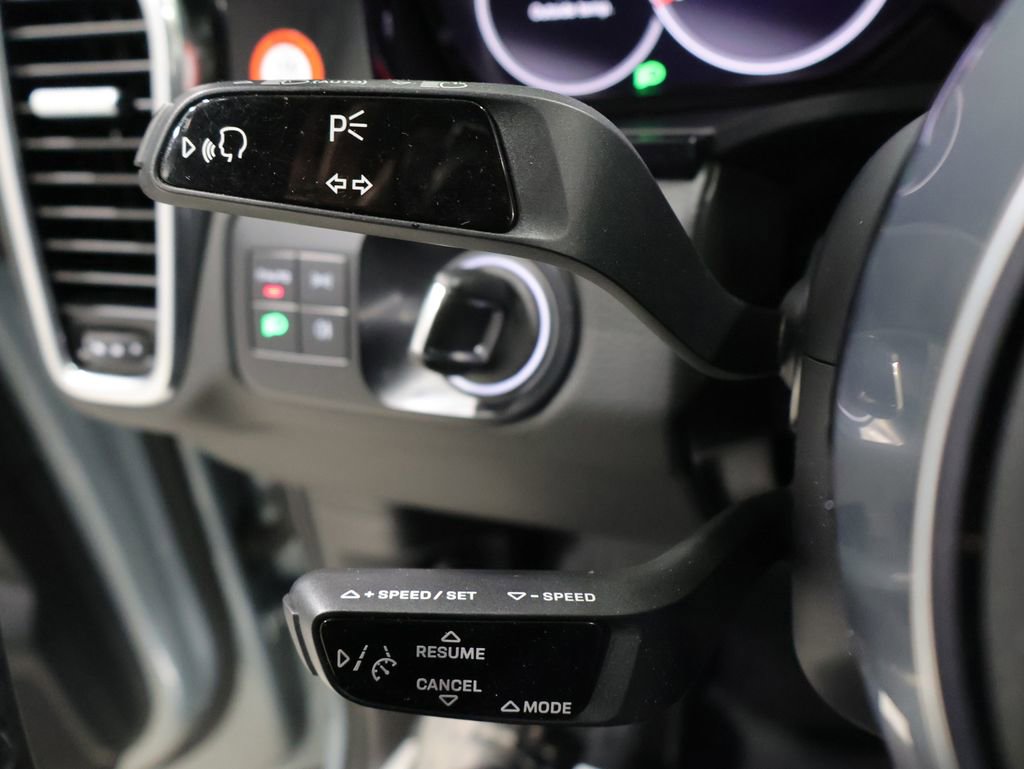 Used 2022 Porsche Cayenne Base image 38