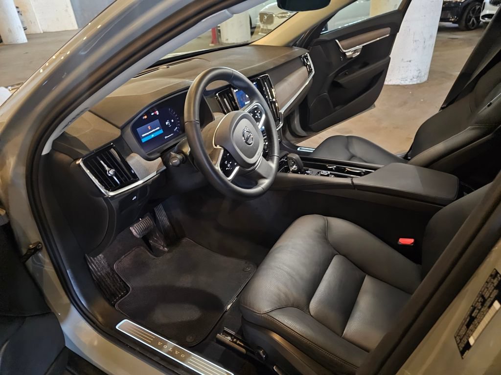 Certified 2025 Volvo V90 B6 Cross Country Plus AWD/4WD image 17