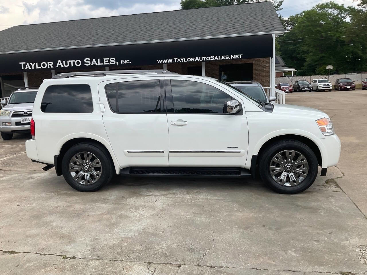 Used 2015 Nissan Armada Platinum w/ Platinum Reserve Package RWD image 2