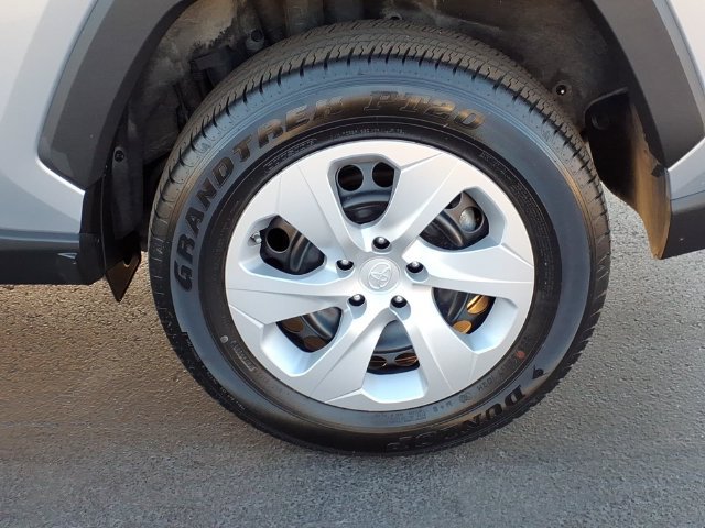 Certified 2024 Toyota RAV4 LE AWD/4WD image 7