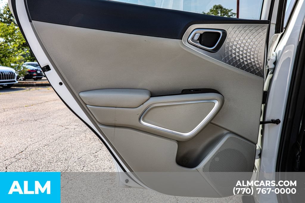 Used 2025 Kia Soul LX w/ LX Technology Package FWD image 46