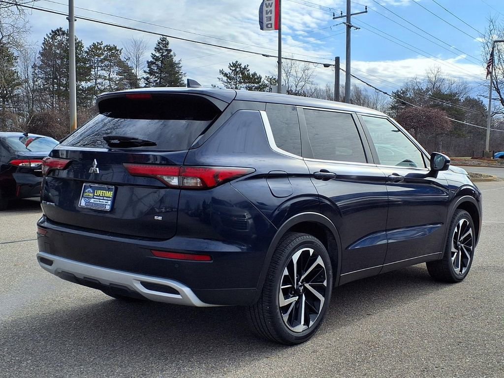 Used 2024 Mitsubishi Outlander SE Black Edition image 5