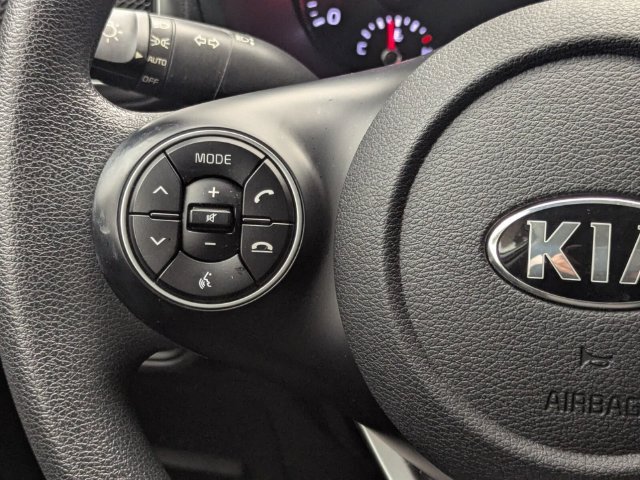 Used 2020 Kia Soul LX FWD image 19