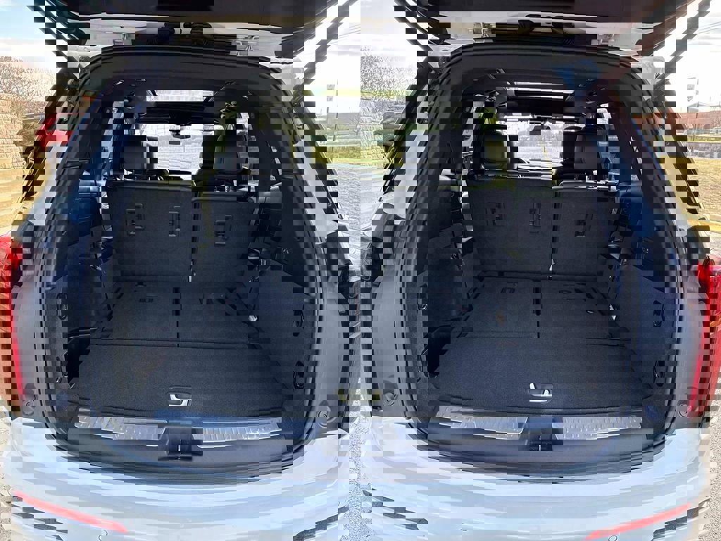 New 2025 Cadillac XT6 Luxury image 12