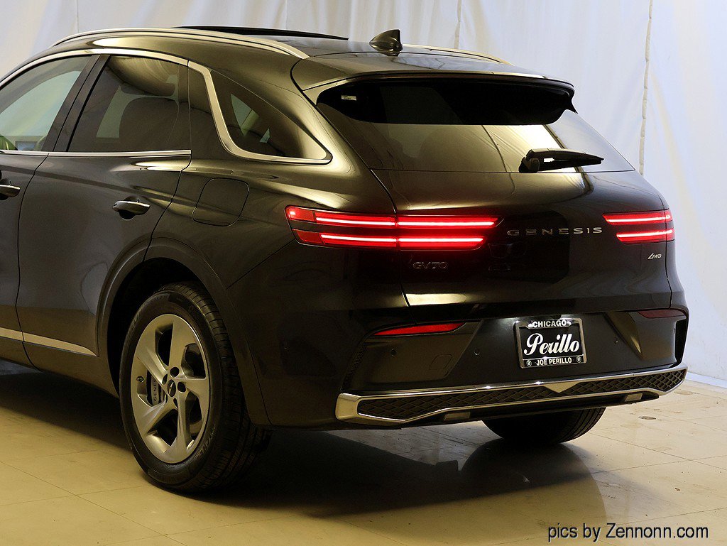 Used 2026 Genesis GV70 2.5T Advanced image 8