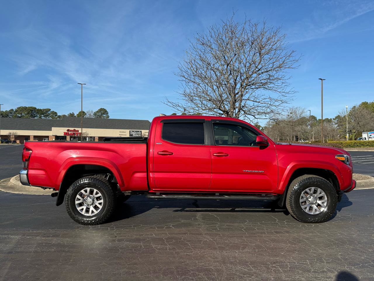 Used 2018 Toyota Tacoma SR5 AWD/4WD image 7