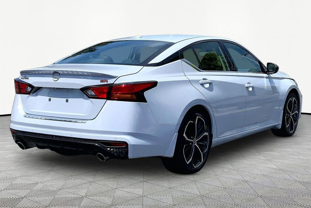Used 2023 Nissan Altima 2.5 SR w/ SR Premium Package FWD image 5