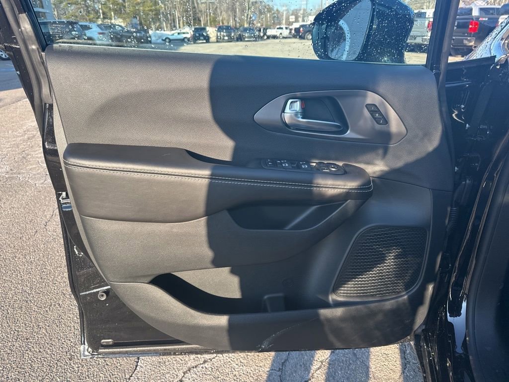 New 2026 Chrysler Pacifica Select image 11