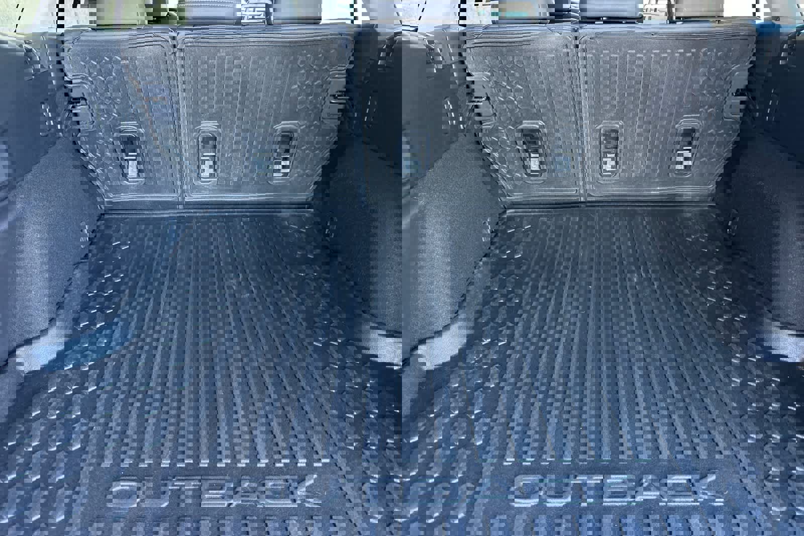 Used 2022 Subaru Outback Limited image 14