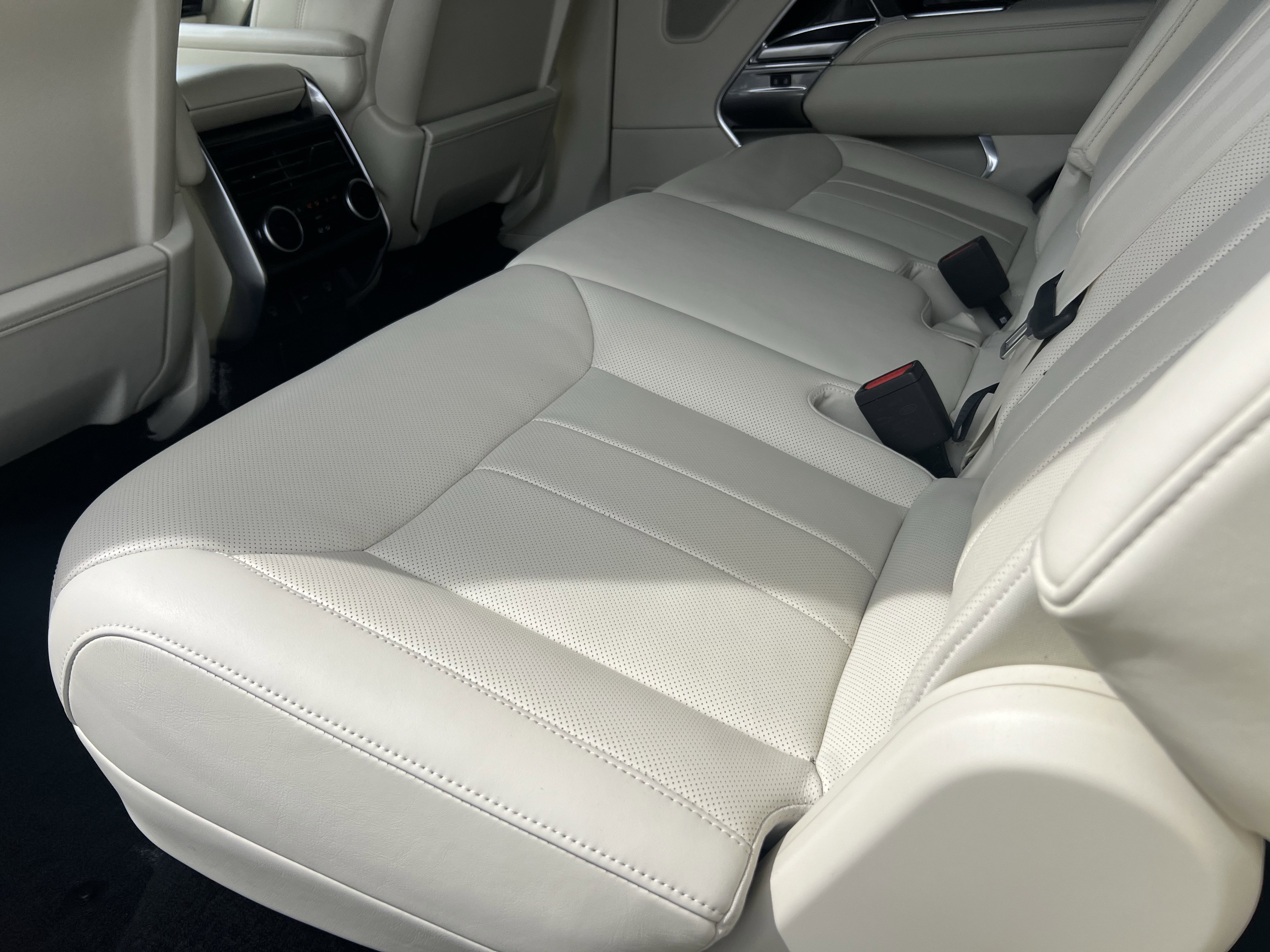 Certified 2024 Land Rover Range Rover Long Wheelbase SE image 31