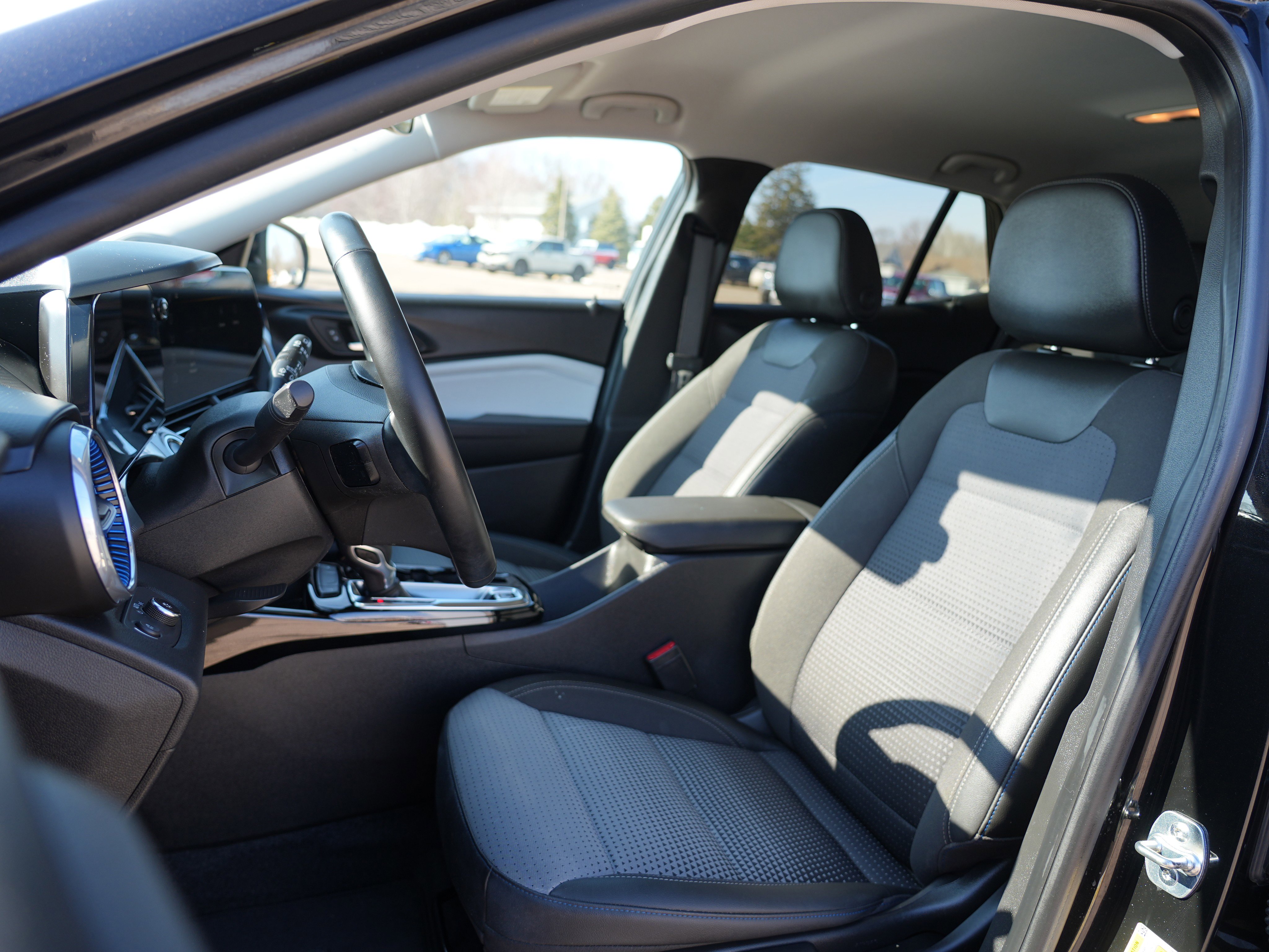 Used 2024 Chevrolet Trax LT w/ LT Convenience Package image 14