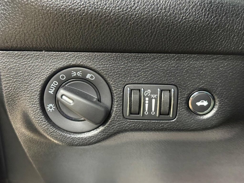 Used 2019 Dodge Challenger R/T Scat Pack RWD image 17