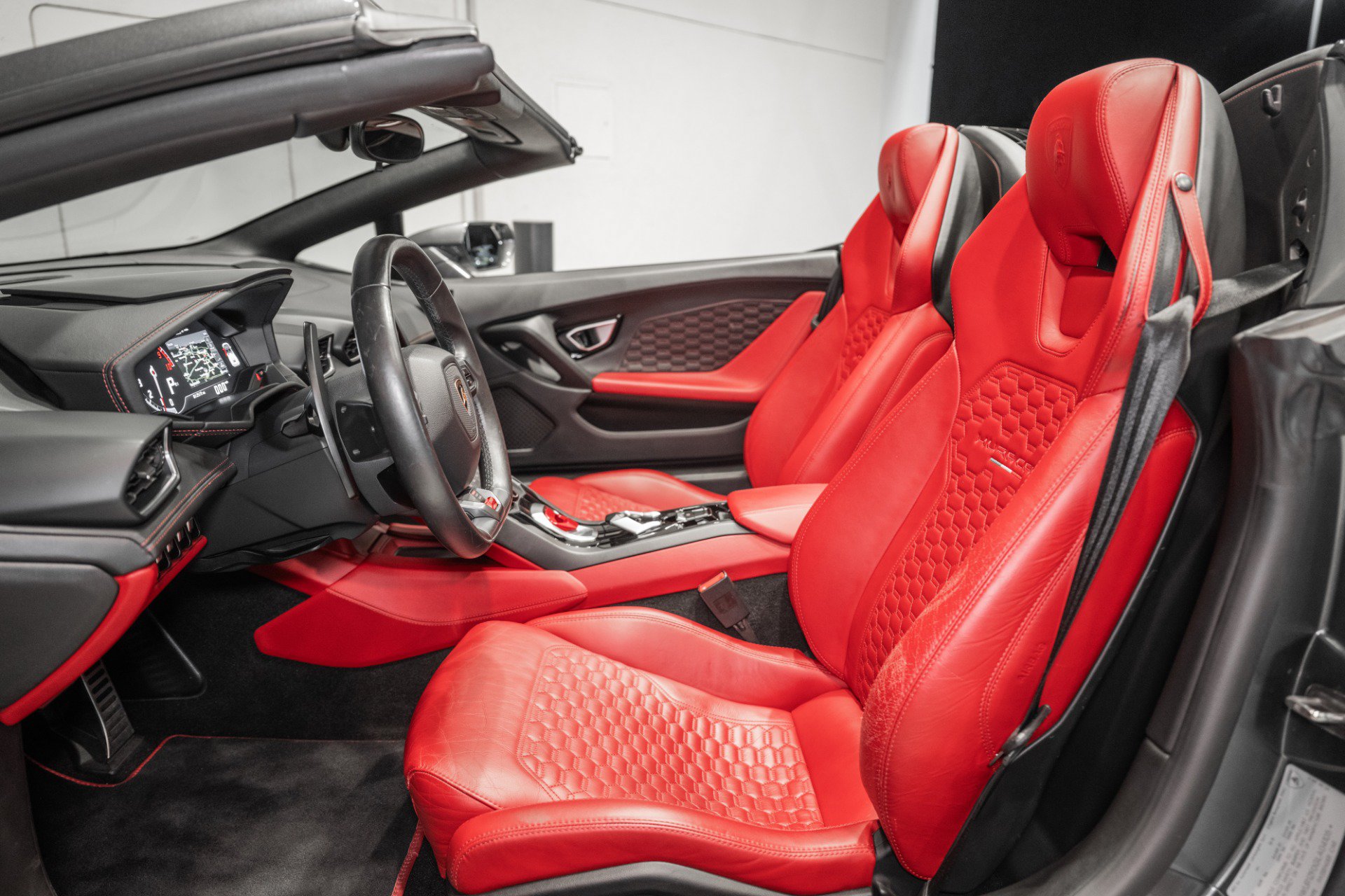 Used 2016 Lamborghini Huracan LP 610-4 AWD/4WD image 2