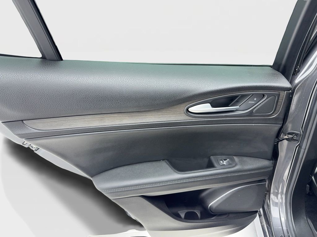 Used 2021 Alfa Romeo Stelvio Ti w/ Nero Edizione image 33