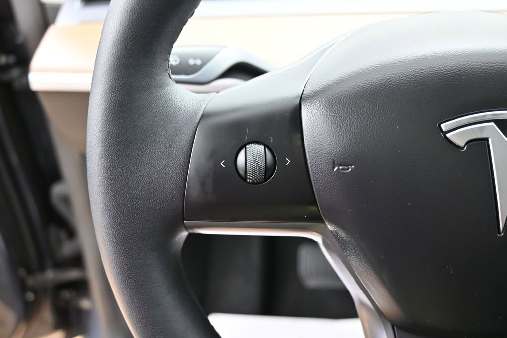 Used 2023 Tesla Model Y Long Range AWD/4WD image 24