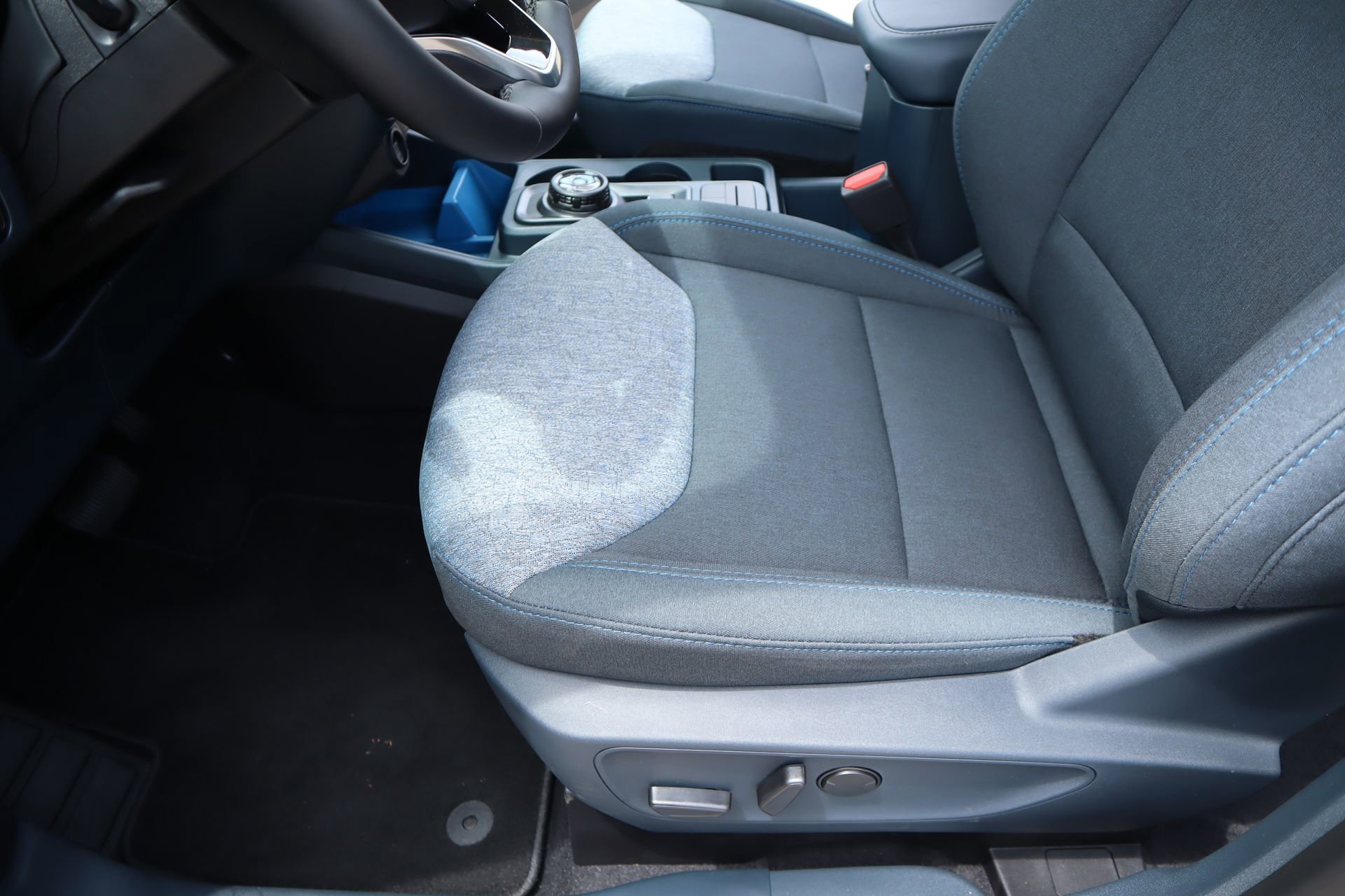 New 2026 Ford Maverick XLT w/ XLT Luxury Package FWD image 12