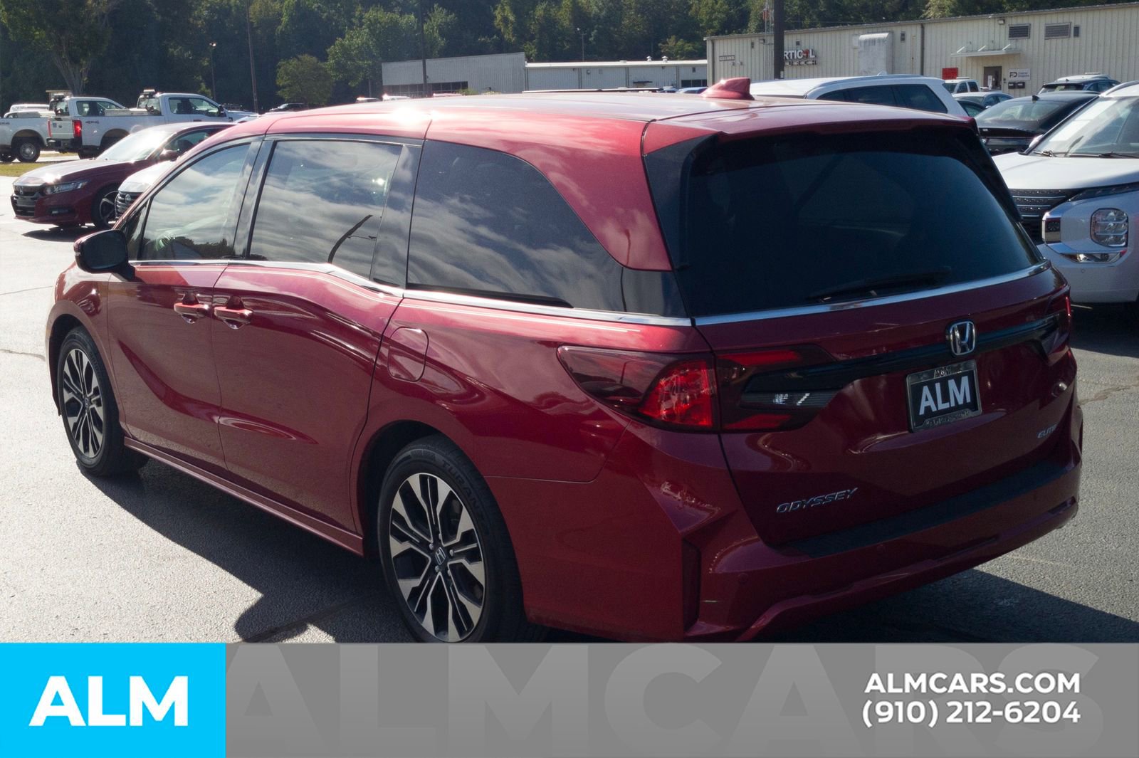 Used 2025 Honda Odyssey Elite image 11