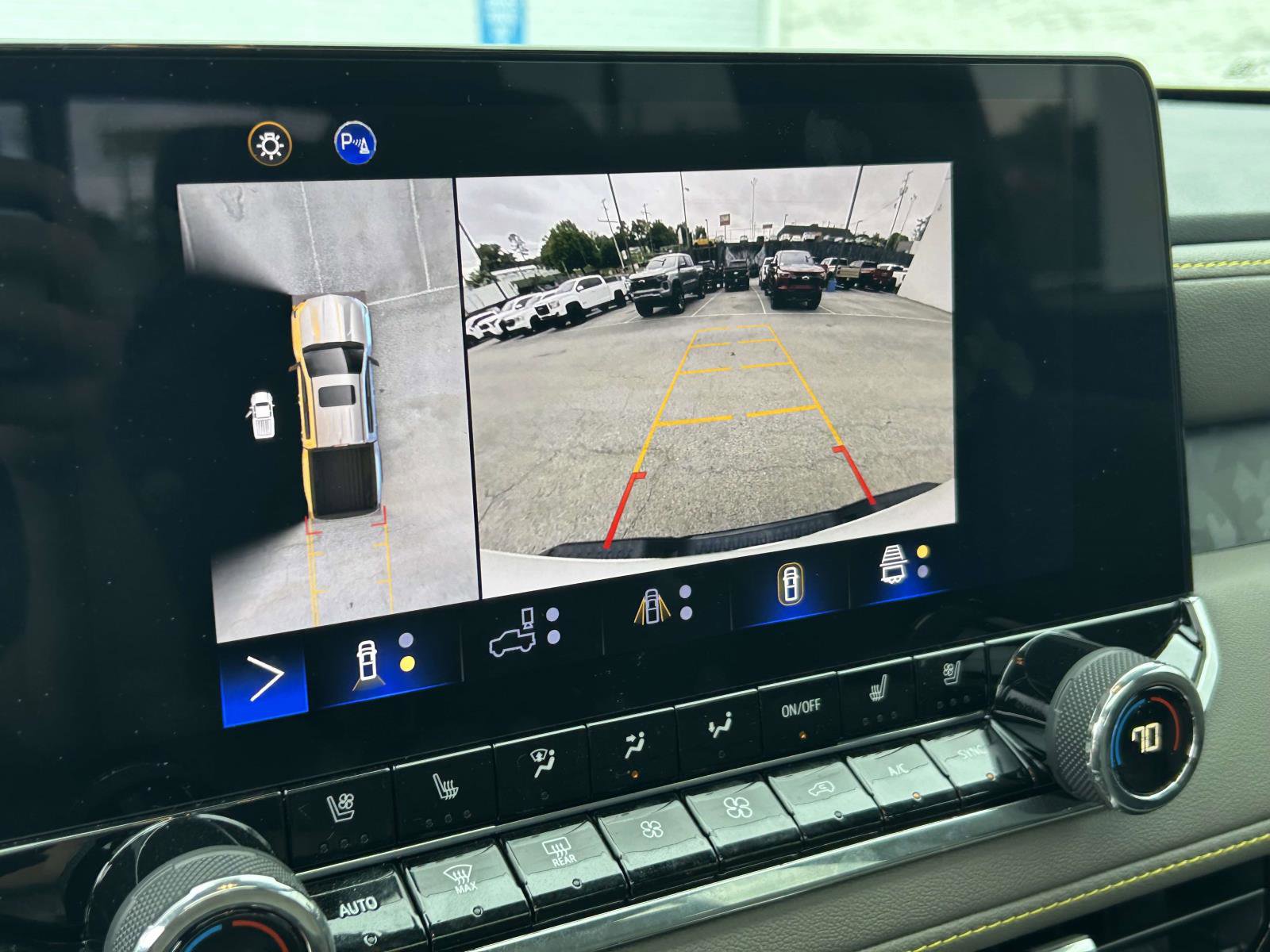 Used 2024 Chevrolet Colorado ZR2 w/ ZR2 Convenience Package III AWD/4WD image 25