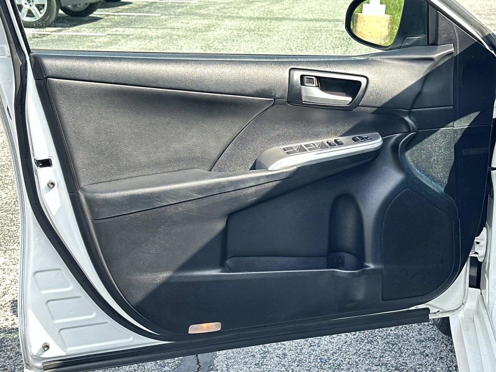 Used 2013 Toyota Camry SE image 21