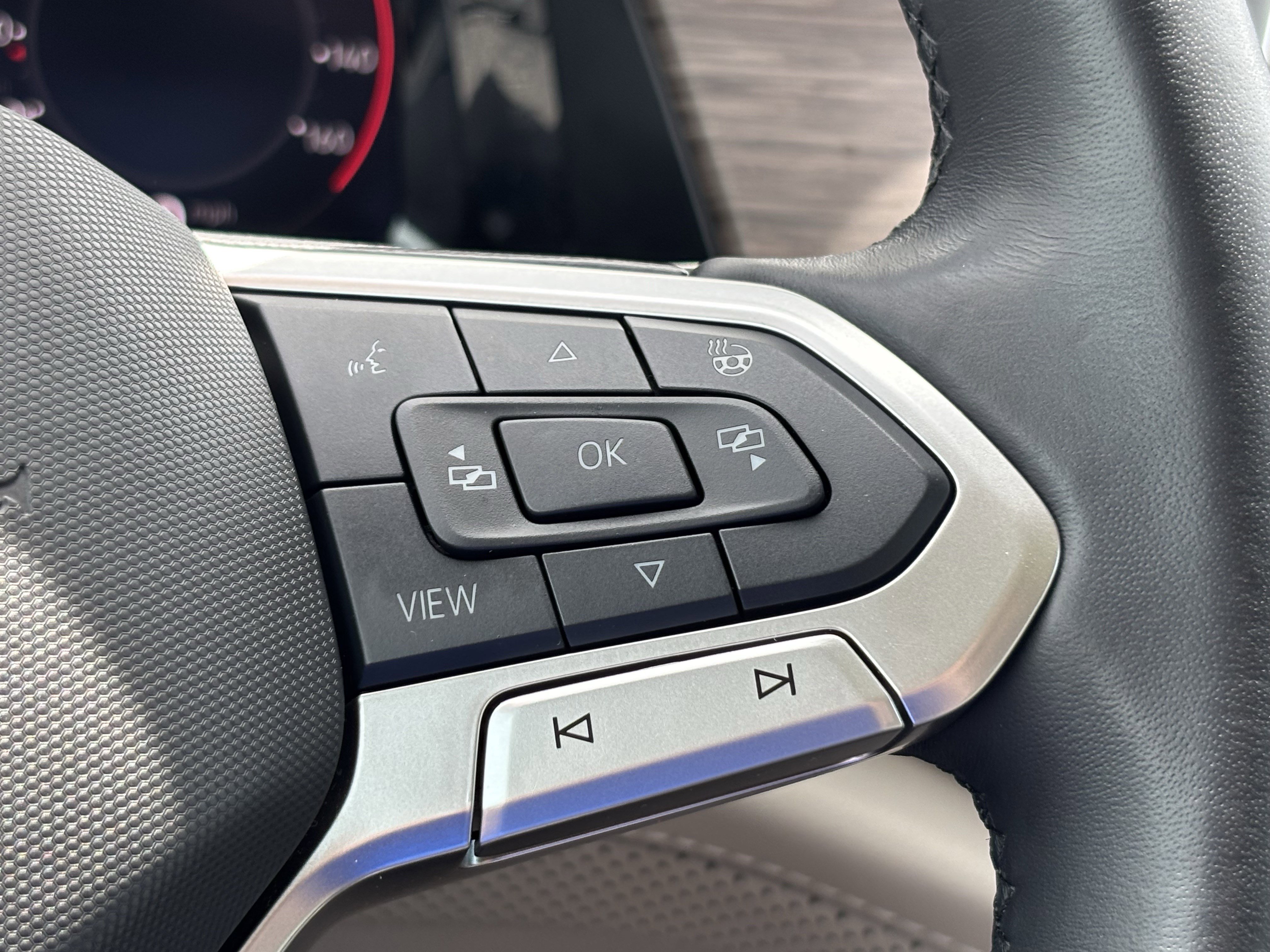 Used 2025 Volkswagen Atlas SEL Premium R-Line image 20