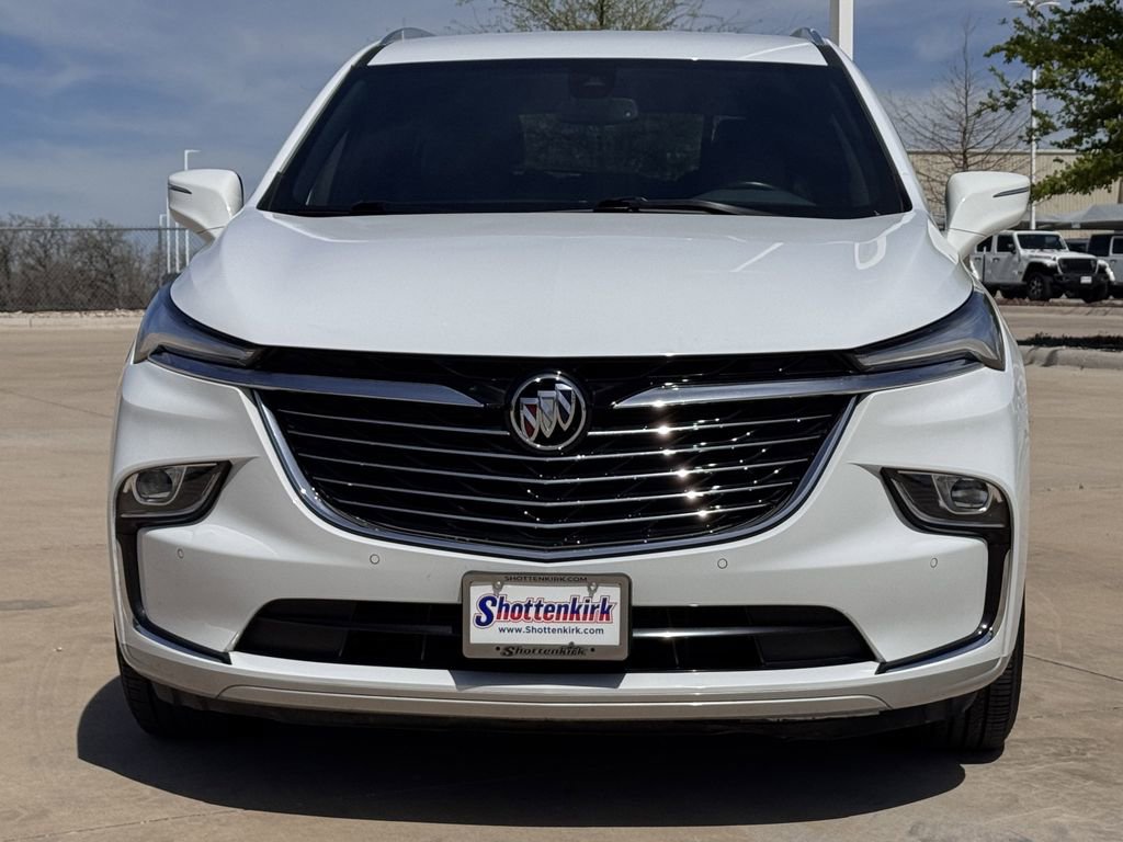 Used 2024 Buick Enclave Essence image 7