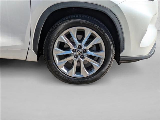 Used 2020 Toyota Highlander Limited image 9