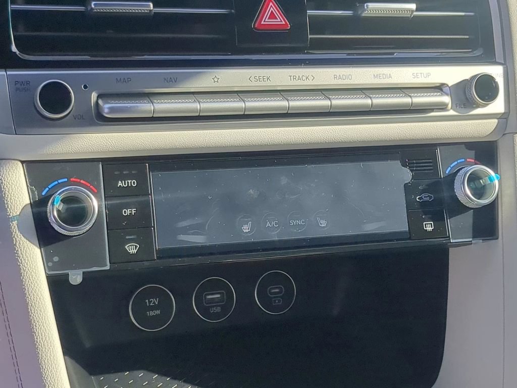 New 2025 Genesis G70 2.5T RWD image 21