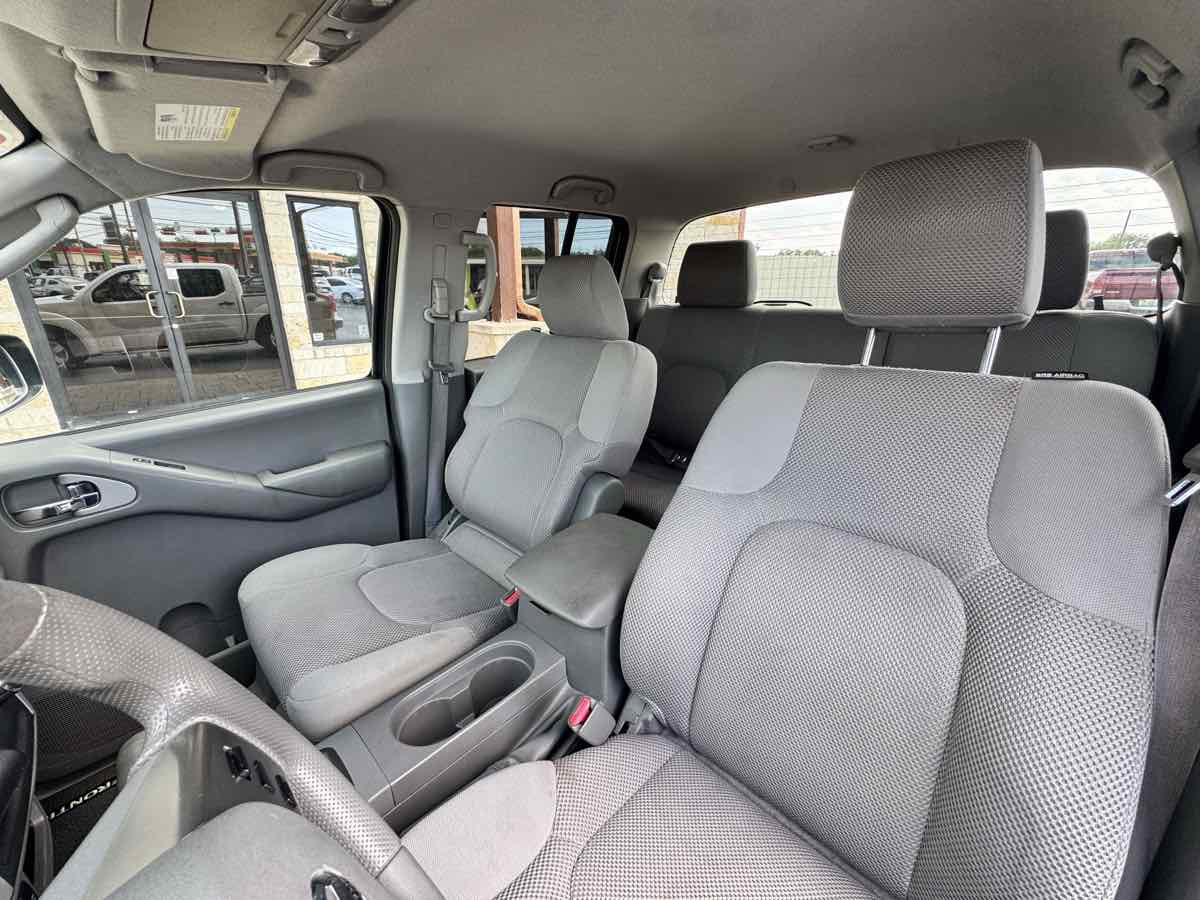 Used 2010 Nissan Frontier SE RWD image 9