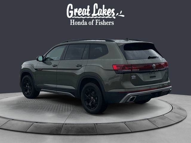 Used 2025 Volkswagen Atlas Peak Edition SE AWD/4WD image 3