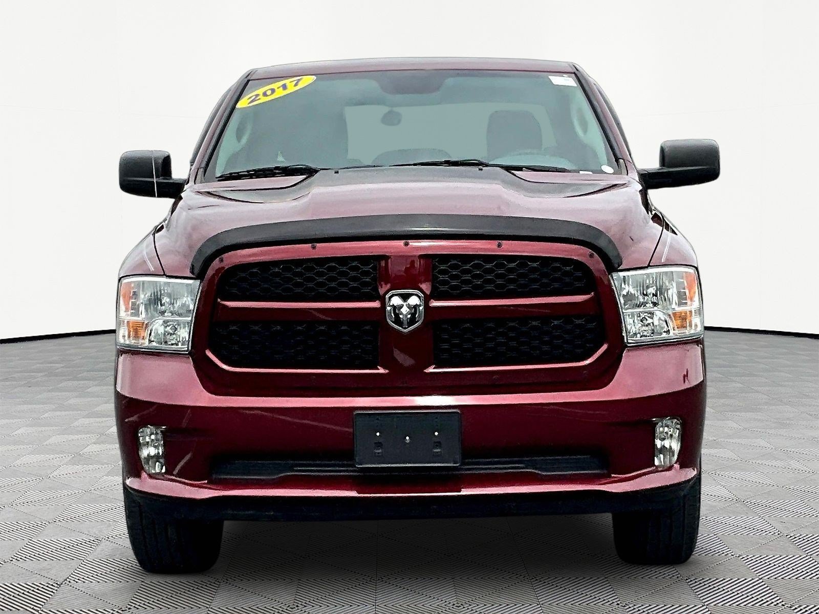 Used 2017 RAM 1500 Express RWD image 2