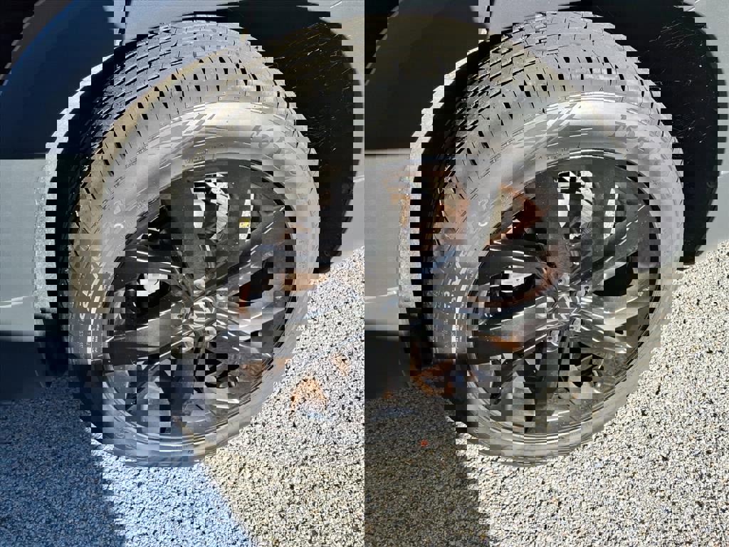 Used 2023 Volkswagen Taos SE image 5