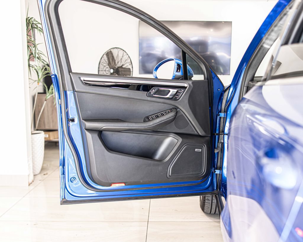 Used 2021 Porsche Macan S AWD/4WD image 32